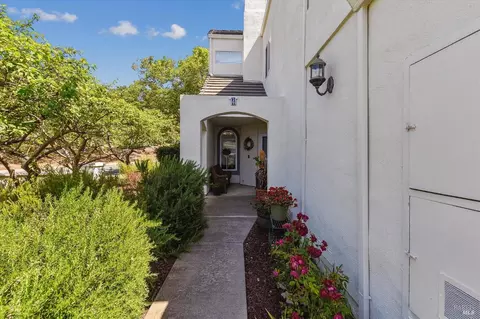 4 Shoal Dr E, Vallejo, CA 94591 photo 2