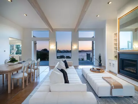17 Dipsea Rd, Stinson Beach, CA 94970