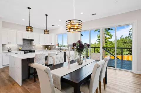 1915 Lyon Ct, Santa Rosa, CA 95403