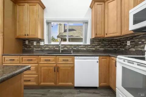 1911 Commons Ct, Windsor, CA 95492 photo 14