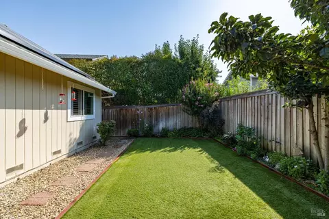 1911 Commons Ct, Windsor, CA 95492 photo 25