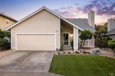 1911 Commons Ct, Windsor, CA 95492