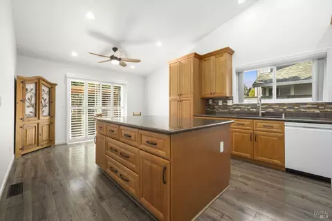 1911 Commons Ct, Windsor, CA 95492 photo 9