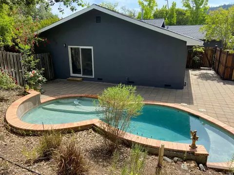 111 Grace Ct, Cloverdale, CA 95425