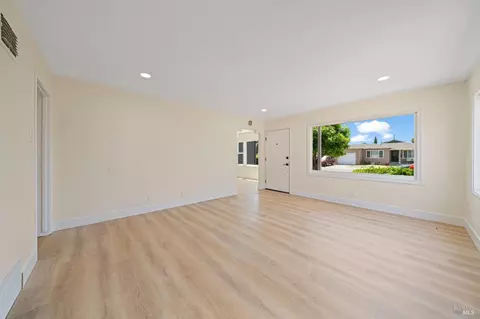 336 Bw Williams Dr #B, Vallejo, CA 94589 photo 3