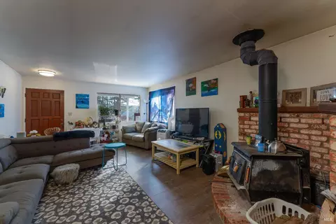 1540 Daphne Dr, Willits, CA 95490 photo 4