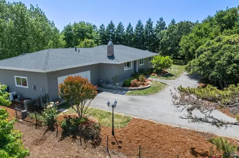 1395 Eastman Ln, Petaluma, CA 94952