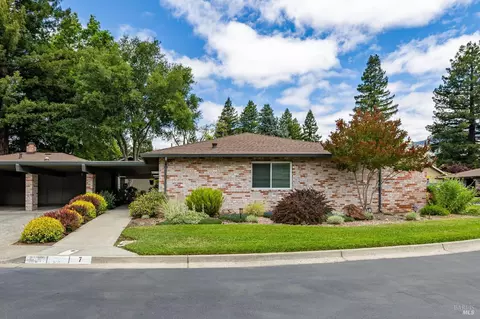 5 Aspen Meadows Cir, Santa Rosa, CA 95409