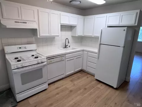 1501 La Esplanada Pl #325, Santa Rosa, CA 95404
