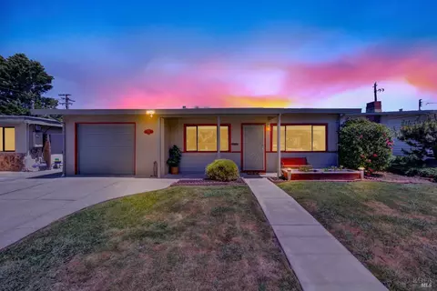 275 Calais Dr, Pinole, CA 94564 photo 2