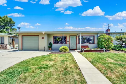 275 Calais Dr, Pinole, CA 94564