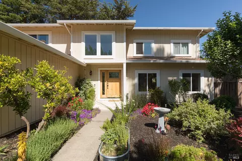 1362 Larkin Dr, Sonoma, CA 95476