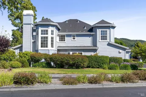 65 Mariners Cir, San Rafael, CA 94903