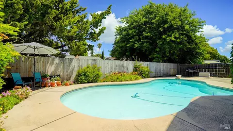 149 Kingswood Ave, Vacaville, CA 95687