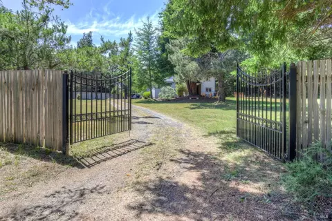 46530 Iversen Rd, Gualala, CA 95445 photo 4