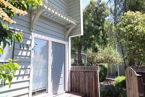 119 Vista View Dr, Cloverdale, CA 95425