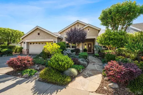 408 Clover Springs Dr, Cloverdale, CA 95425