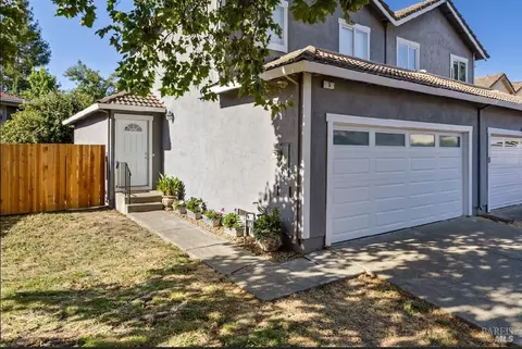 5 Fiery Ct, Rohnert Park, CA 94928