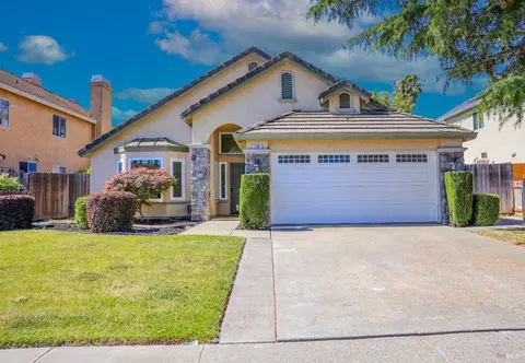208 Oak Brook Ct, Vacaville, CA 95687