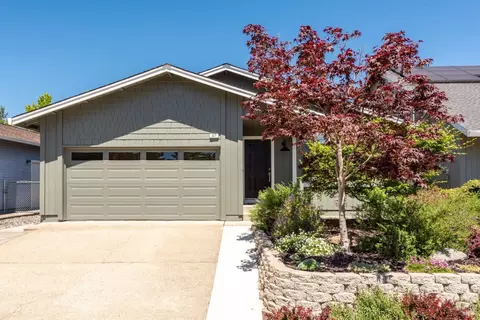 327 Kiva Pl, Santa Rosa, CA 95403