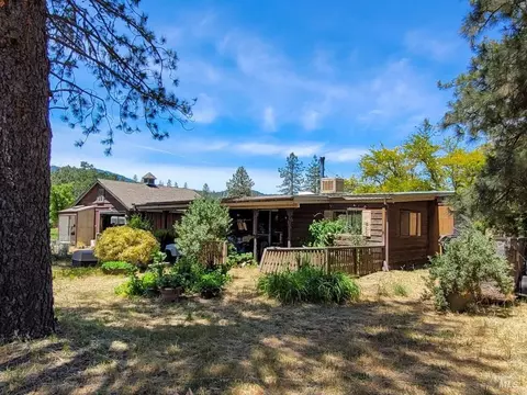 22600 Oak Ln, Covelo, CA 95428