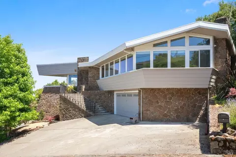 34 La Cresta Dr, Petaluma, CA 94952