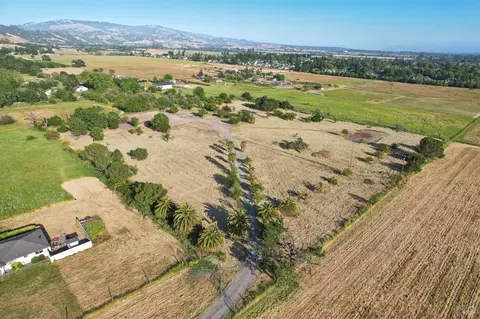 4120 Robway Ln, Santa Rosa, CA 95407