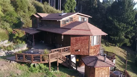 77221 Usal Rd, Whitethorn, CA 95589