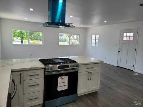 9 Las Casitas Dr, Rohnert Park, CA 94928