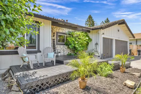 458 Floral Way, Rohnert Park, CA 94928