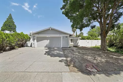 1887 Brookwood Dr, Vacaville, CA 95687