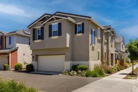 2240 Kaitlyn Pl, Rohnert Park, CA 94928