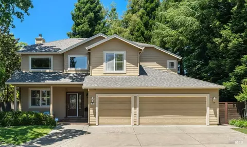 16 Quicksilver Ln, Napa, CA 94558