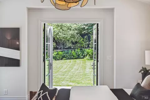 Bedroom - 266 Poplar Dr, Kentfield, CA 94904 photo 3 of 11
