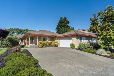 1935 Castle Dr, Petaluma, CA 94954