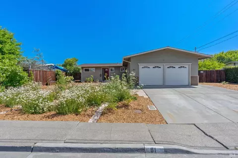 81 Arlington Dr, Petaluma, CA 94952