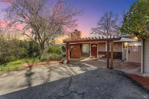 50 Canyon Dr, Ukiah, CA 95482