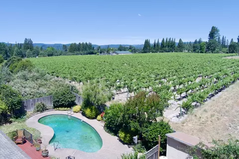 3600 Vine Hill Rd, Sebastopol, CA 95472