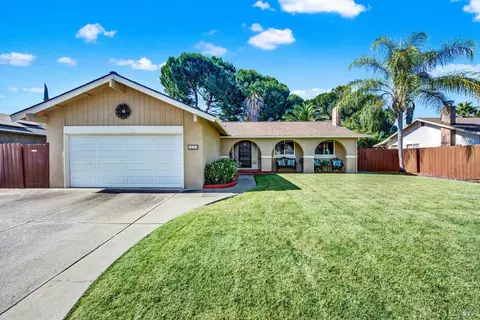 462 Dennis Dr, Vacaville, CA 95688