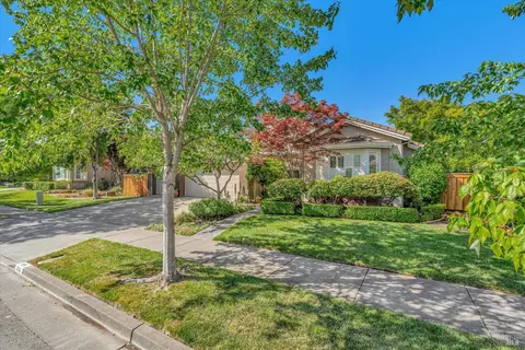 996 Allen St, Petaluma, CA 94954
