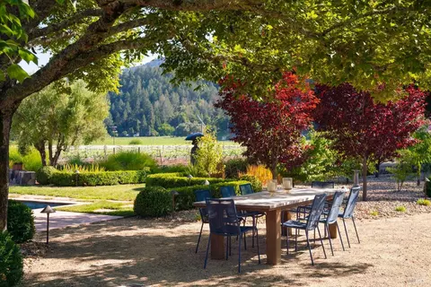 1447 S Whitehall Ln, Saint Helena, CA 94574