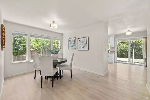 Dining - 527 Bald Eagle Dr, Vacaville, CA 95688 photo 4 of 4