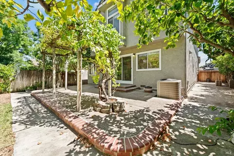Exterior - 527 Bald Eagle Dr, Vacaville, CA 95688 photo 18 of 21