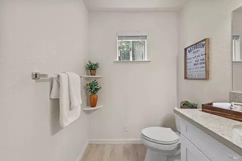 Bath - 527 Bald Eagle Dr, Vacaville, CA 95688 photo 2 of 9