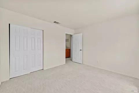 Bedroom - 527 Bald Eagle Dr, Vacaville, CA 95688 photo 11 of 16