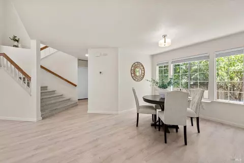 Dining - 527 Bald Eagle Dr, Vacaville, CA 95688 photo 1 of 4