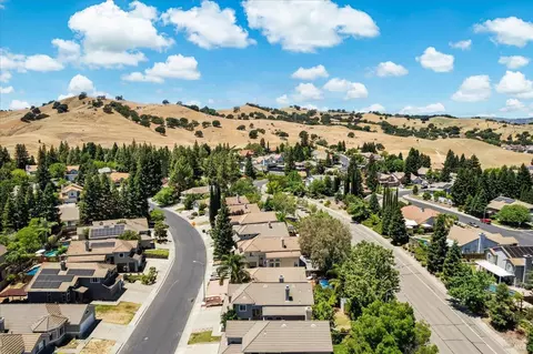 View/Area - 527 Bald Eagle Dr, Vacaville, CA 95688 photo 9 of 11