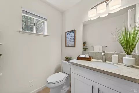 Bath - 527 Bald Eagle Dr, Vacaville, CA 95688 photo 1 of 9