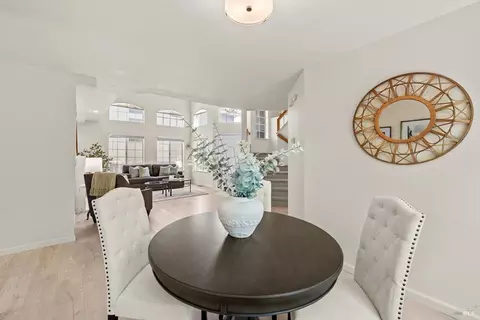 Dining - 527 Bald Eagle Dr, Vacaville, CA 95688 photo 2 of 4