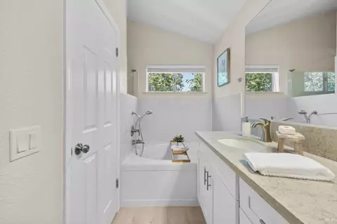Bath - 527 Bald Eagle Dr, Vacaville, CA 95688 photo 4 of 9